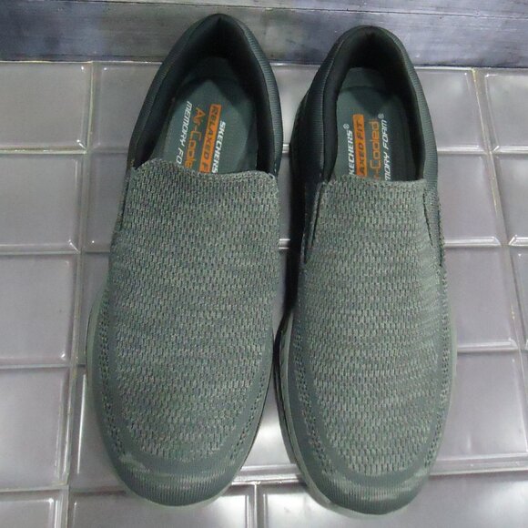 SIZE 10.5. Skechers Relaxed Fit Air- Cooled sneakers. - Picture 2 of 16